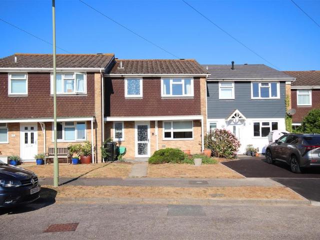 Maryland Gardens, Milford On Sea 3 bed terraced house to rent £1,700 pcm £392 pw
