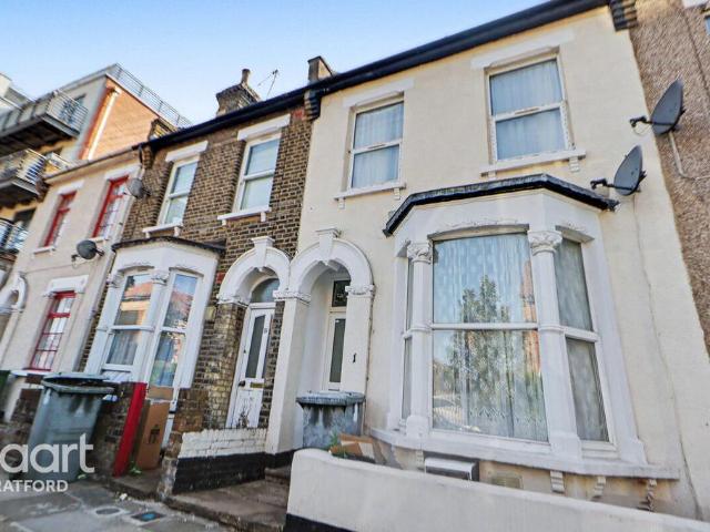 Maryland Park, LONDON 3 bed terraced house to rent £2,600 pcm £600 pw