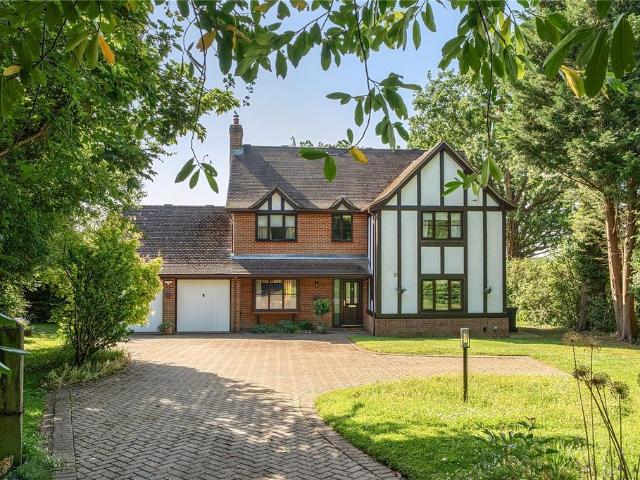Maryland Road, Tunbridge Wells, Kent. 4 bed detached house to rent £4,250 pcm £981 pw