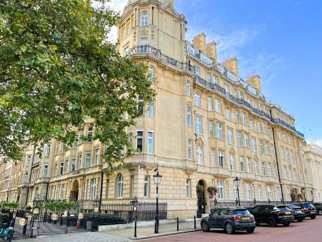 Marylebone Road, London NW1 2 bed apartment to rent £6,283 pcm £1,450 pw