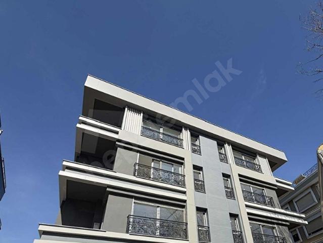 MAR EMLAK'TAN YEŞİLYURTTA GENİŞ BAHÇELİ 75 M2 BRÜT 2+1 BAHÇE KAT