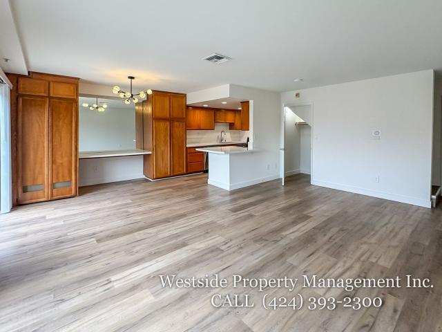 PROMO* Mar Vista Townhouse Style 2BD + 2BA W/Rooftop Deck