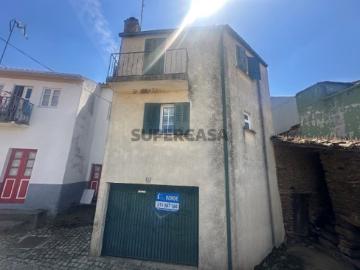 Moradia T1+2 com garagem e varanda em Mós Torre de Moncorvo