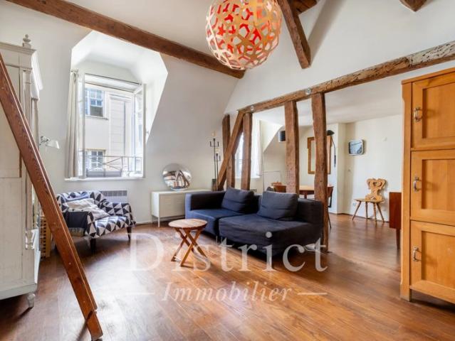 Marais Picasso. Dernier étage ! Charmant deux pièces de 43m²