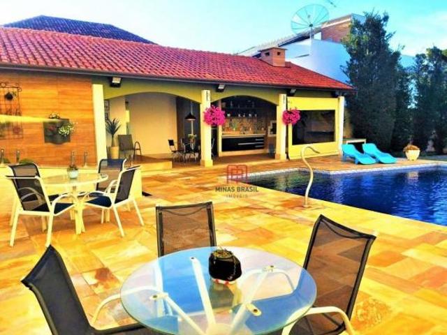 MARAVILHOSA CASA Mobiliada, com 4 dormitórios, sendo uma suíte, na Av. BPS, em Itajubá MG VALOR