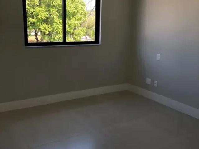 Maravilhosa casa no condomínio Rio Mar com 300m² de terreno e 340m² de área construída