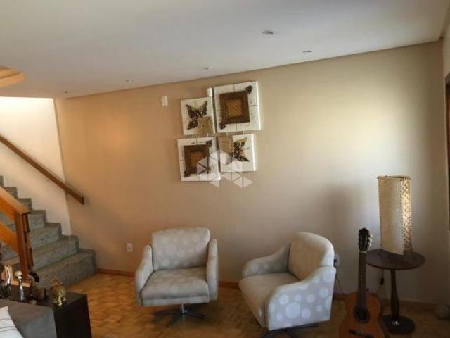 Maravilhosa casa com 4 dormitorios/quartos e 3 vagas no bairro Sagrada Familia