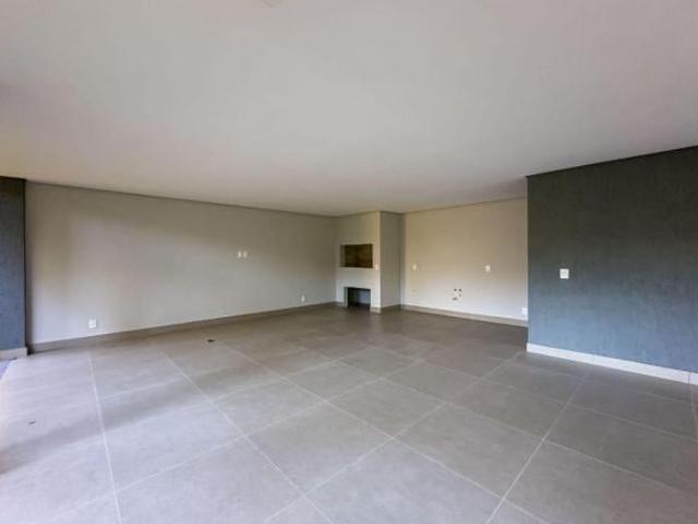 Maravilhosa casa com 318m², 3 suítes, 4 vagas de garagem, Carniel, Gramado