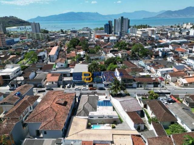 Maravilhosa casa, com lazer completo, 4 dormitórios 2 suítes, localização privilegiada, à venda po