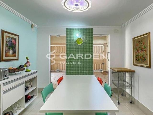 Maravilhosa casa com piscina
