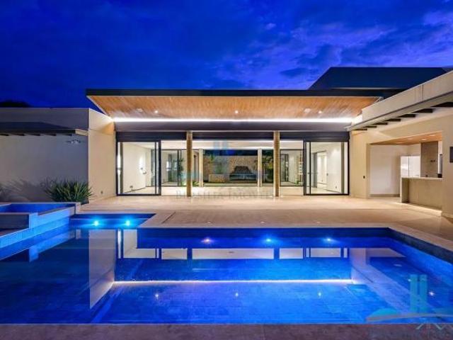 MARAVILHOSA CASA DE LUXO NO BAIRRO LAGO NORTE !