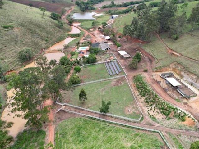 Maravilhosa fazenda de 180 hectares em Carandaí/MG