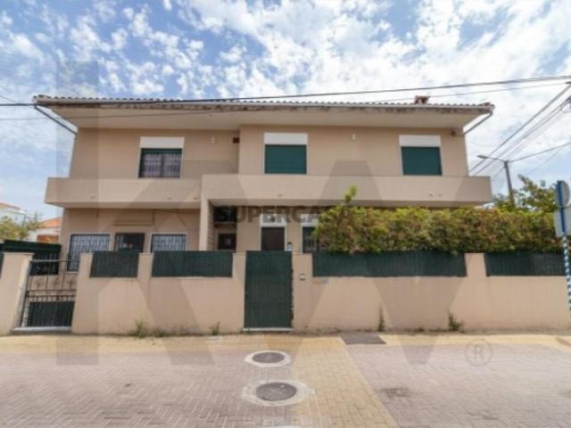 Maravilhosa Moradia T5+2 Porto Salvo Casal da Choca