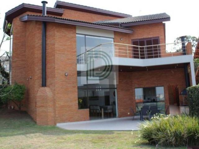 Maravilhosa residência no Parque dos Príncipes, terreno com 563m²