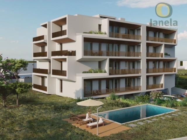 Maravilhoso T3 NOVO com piscina, jardim e garagem, perto do. 116m² Montenegro
