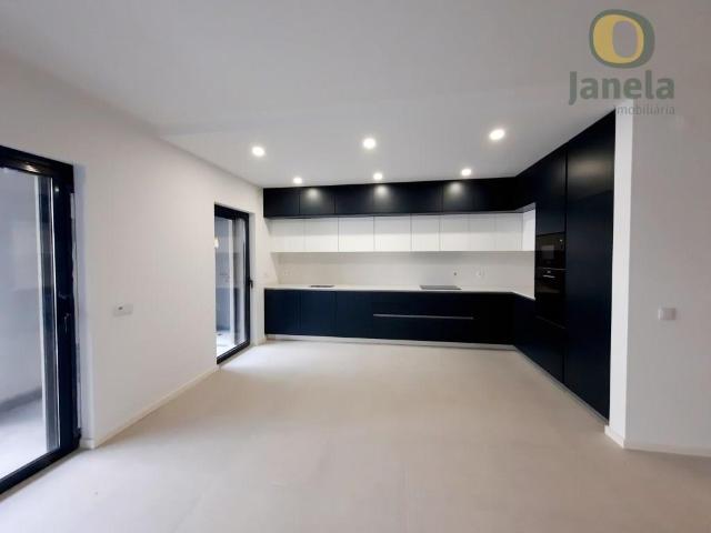 Maravilhoso T2 com garagem, piscina no topo, zona fitness e. 99m² Faro Sé e São Pedro