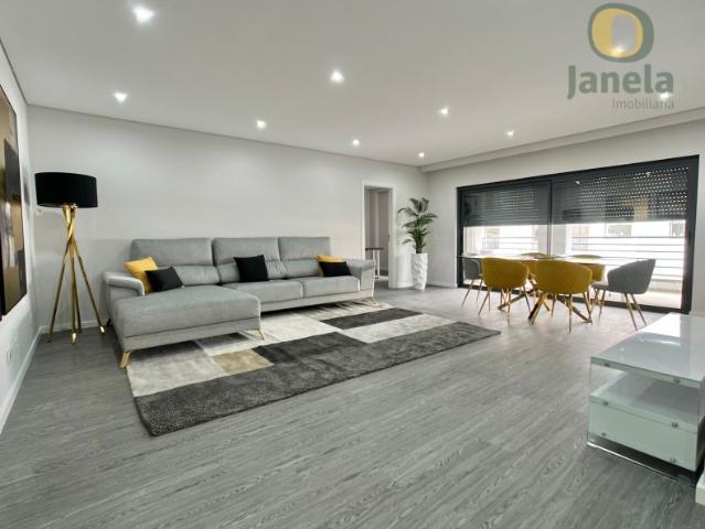 Maravilhoso T4 NOVO, com piscina, garagem e acabamentos de topo