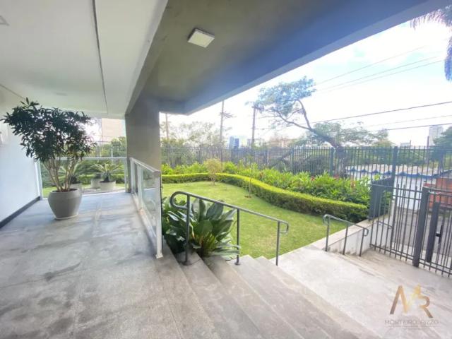 Maravilhoso apartamento um por andar no Real Parque totalmente reformado!