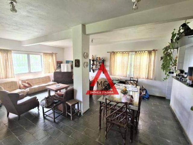 Maravilhoso Sítio com 4 quartos com piscina, área gourmet, pomar, madeiras nobres, casa com caseiro