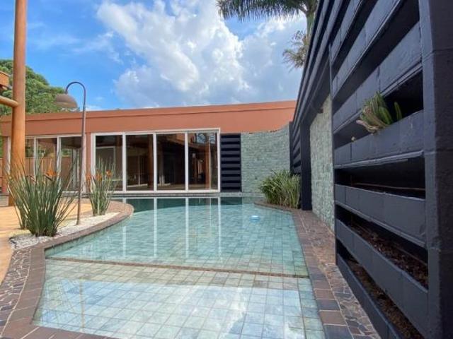 MARAVILHOSO SOBRADO A VENDA NO CONDOMÍNIO PORTAL DO PARAÍSO II com 865m² de construção