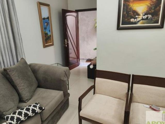 Maravilhoso sobrado com 03 dormitórios para venda no Campo Grande