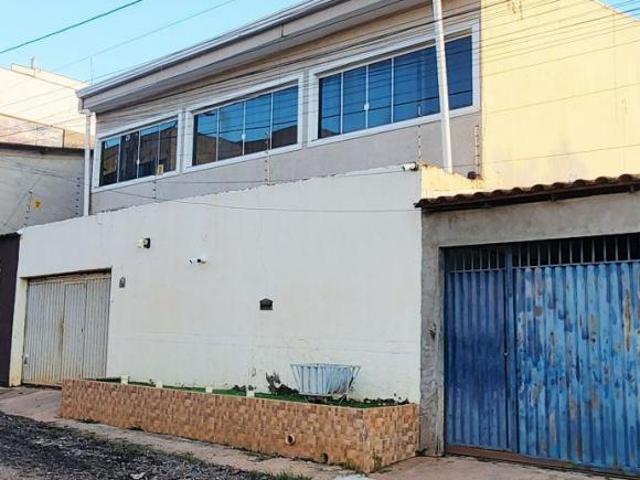 MARAVILHOSO SOBRADO COM FINO ACABAMENTO COM 4 QUARTOS, SUITE