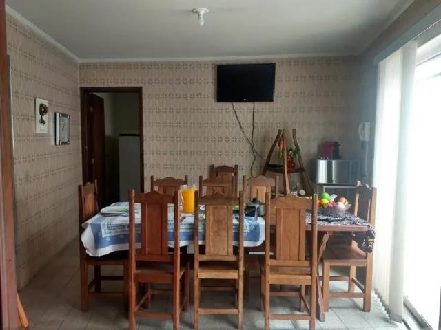 Maravilhoso sobrado, espaçoso e aceita permuta! 10 Dormitórios!