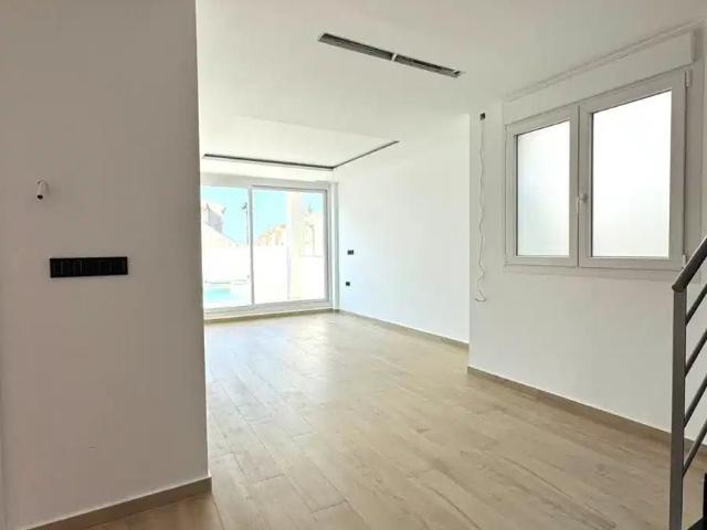 Maravillosa villa de 3 dormitorios con piscina privada en To. 120m² Aguas Nuevas