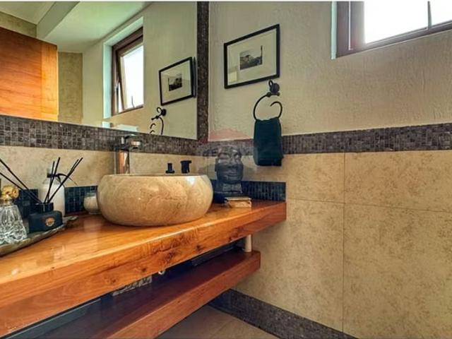Maravillosa casa mediterránea en condominio | 6 dormitorios por 16400.00 en Talagante
