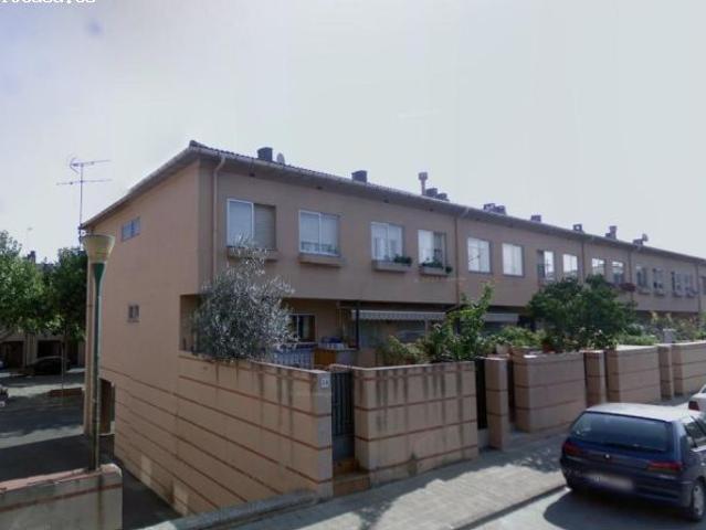 MARAVILLOSA CASA OKUPADA ADOSADA en Manlleu Barcelona