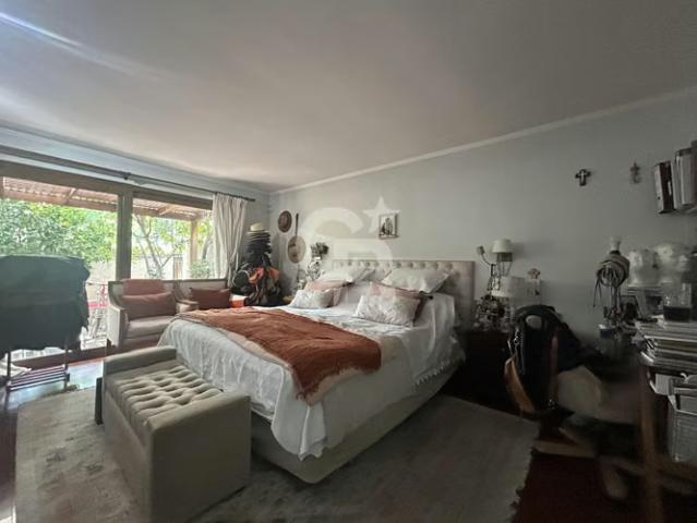 Maravillosa casa a pasos colegio Newland, calle segura | 6 dormitorios por 26900.00 en Lo Barnechea