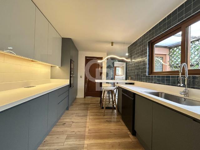 Maravillosa casa a pasos colegio Newland | 6 dormitorios por 26700.00 en Lo Barnechea