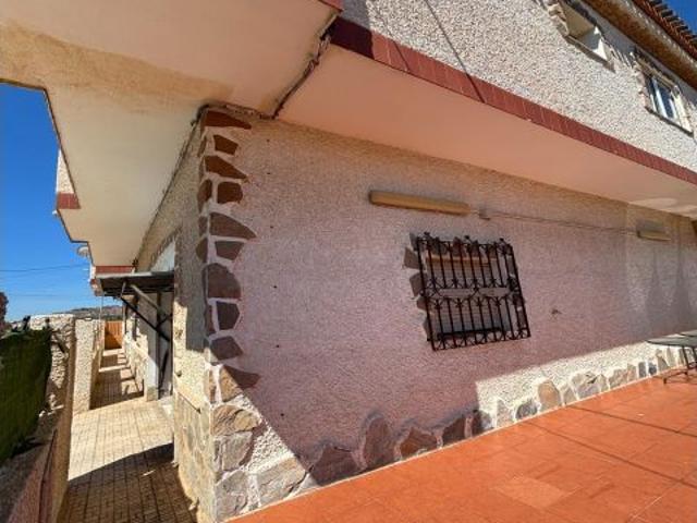 MARAVILLOSA CASA CON VISTAS A LA SIERRA MINERA