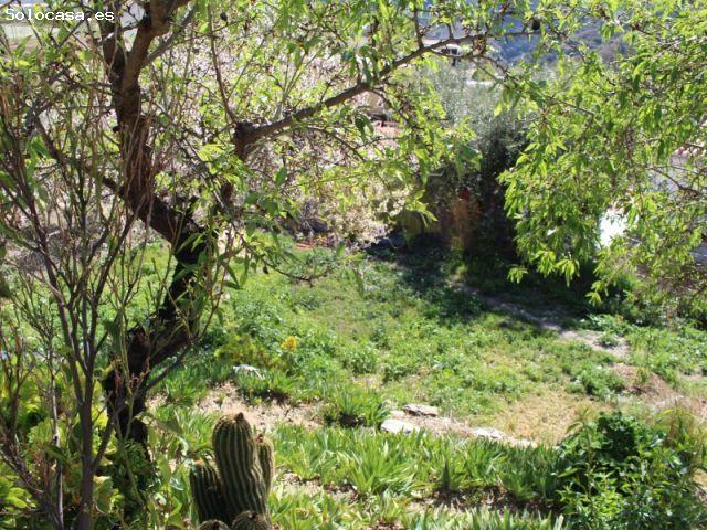 Maravillosa casa de pueblo con garaje y amplio jardín