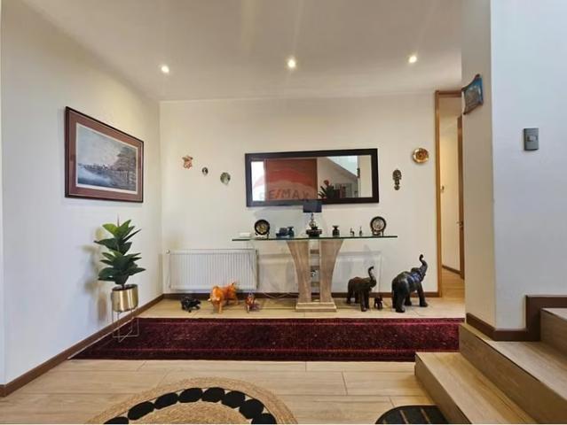 ¡Maravillosa casa 2 en 1! 7 dormitorios por 27800.00 en Colina