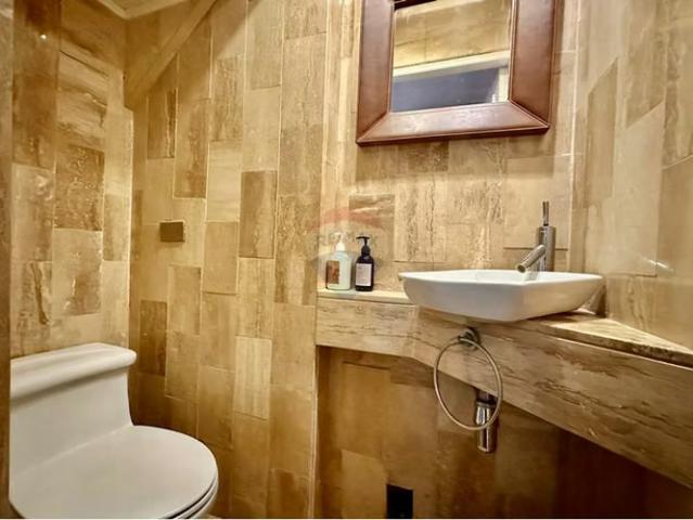Maravillosa! En condominio, cerca portal | 4 dormitorios por 17990.00 en Lo Barnechea