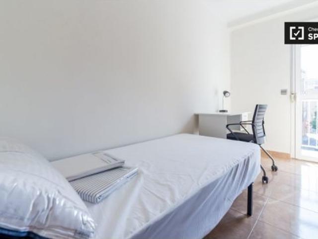 Maravillosa habitación con aire acondicionado en un apartamento de 4 dormitorios, Poblats Marítims