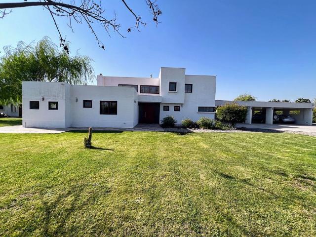 MARAVILLOSA PARCELA CON 2 CASAS AMPLIAS Y LUMINOSAS