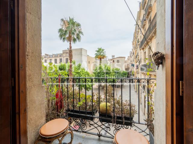 Maravilloso y tranquilo piso renovado con características originales en El Born