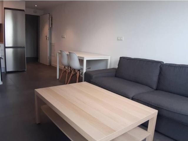 ¡Maravilloso apartamento en Juan Carlos I, una zona inmejorable!