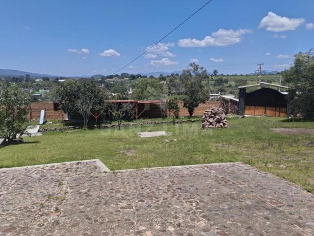 Maravillas, Hgo.: Gran terreno con cabaña a pie de carretera