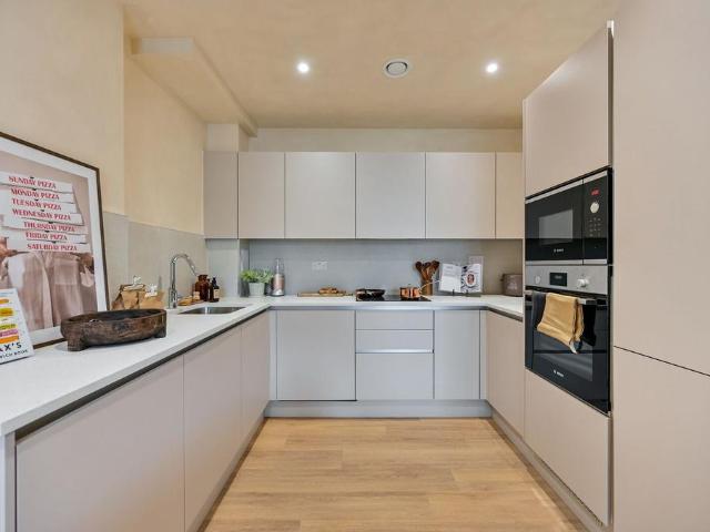 Marble House, Hayes and Harlington. 1 bed flat to rent £1,980 pcm £457 pw