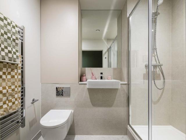 Marble House, Hayes and Harlington. Studio to rent £1,815 pcm £419 pw