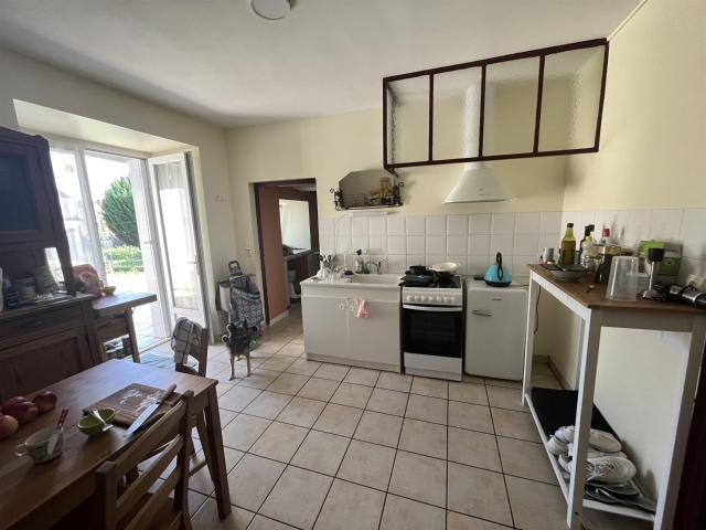 Marcenat Maison 220m2 avec 2 appartements, un local, une gra. 218m² Marcenat