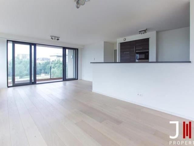 Marcel Thiry – 3 Bedroom Apartment with Terrace and Parking