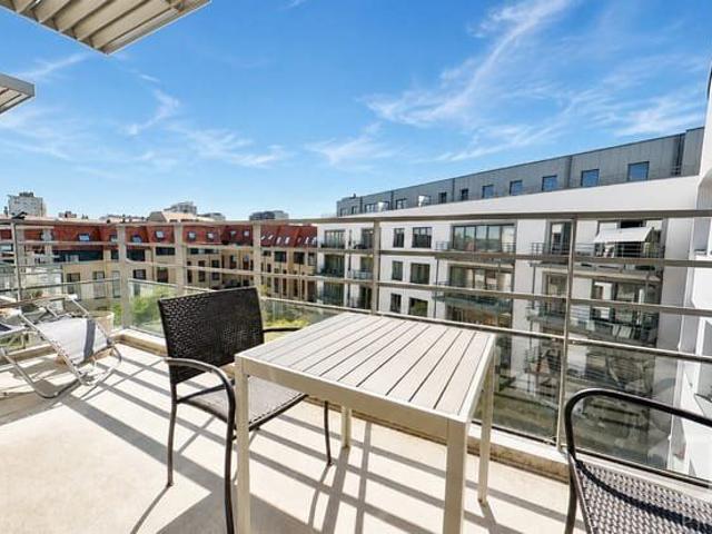 Marcel Thiry – Beautiful 1 bedroom apartment + terrace