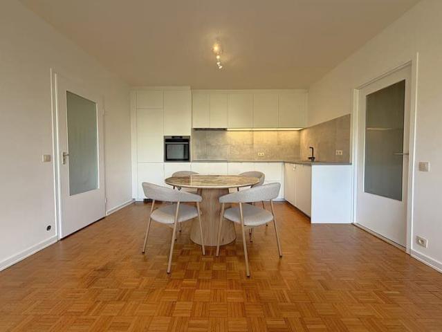 Marcel Thiry / Bel appartement rénové et meublé de 70m², 2ch