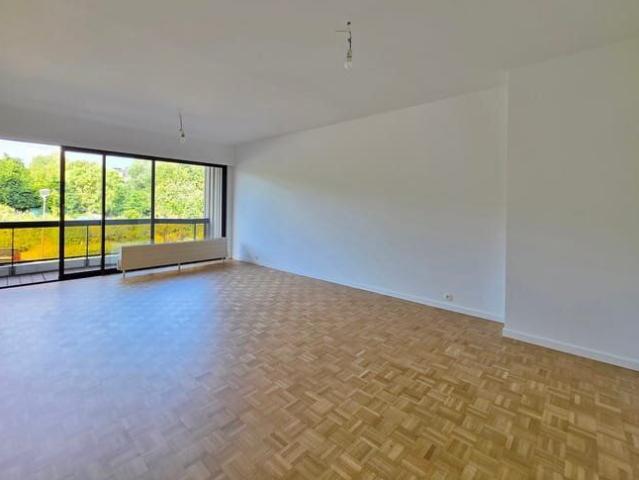 Marcel Thiry – Renovated 2 bedroom apartment with terraces