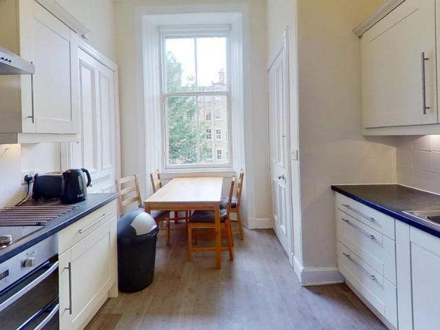 Marchmont Road, Edinburgh, EH9 4 bed flat to rent £2,700 pcm £623 pw