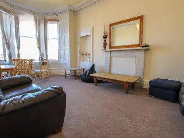 Marchmont Road, Marchmont, Edinburgh. 3 bed apartment to rent £2,400 pcm £554 pw